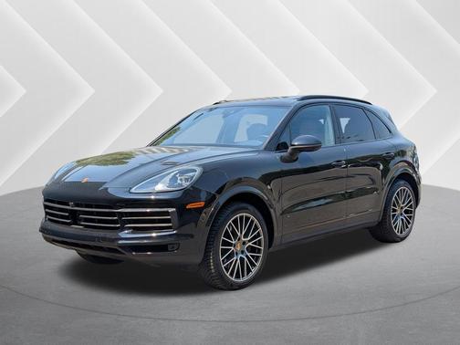 Chromite Black Metallic 2023 Porsche Cayenne Platinum Edition