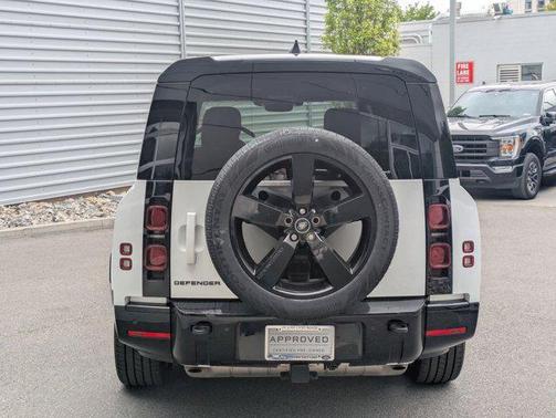 Fuji White 2025 Land Rover Defender 130 P400 X-Dynamic SE