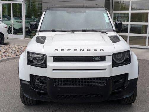 Fuji White 2025 Land Rover Defender 130 P400 X-Dynamic SE