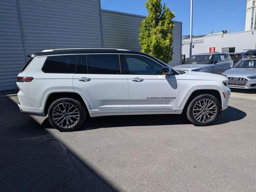 Bright White Clearcoat 2023 Jeep Grand Cherokee L Summit Reserve