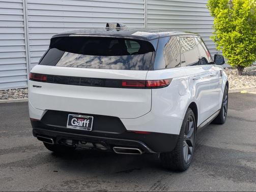 Fuji White 2024 Land Rover Range Rover Sport SE