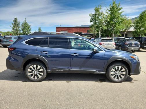 2025 Subaru Outback Touring XT