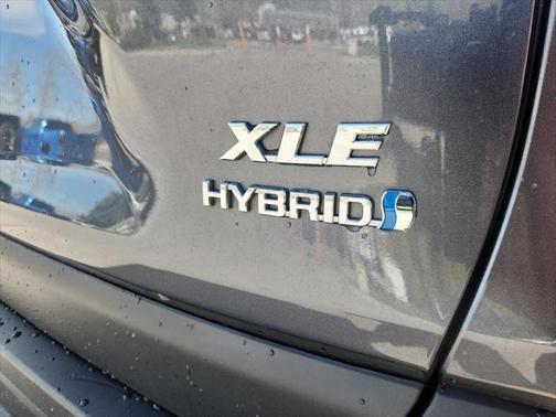 2022 Toyota RAV4 Hybrid XLE