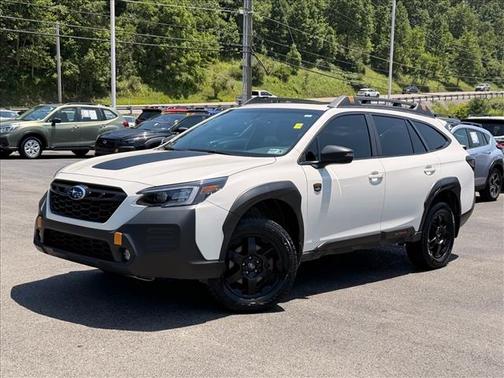 Crystal White Pearl 2022 Subaru Outback WILDERNESS