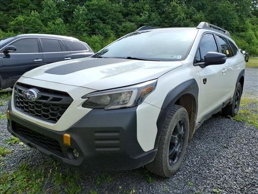 Crystal White Pearl 2022 Subaru Outback WILDERNESS