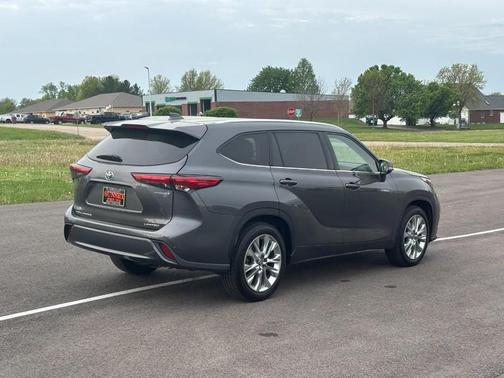 Magnetic Gray Metallic 2021 Toyota Highlander Hybrid Limited