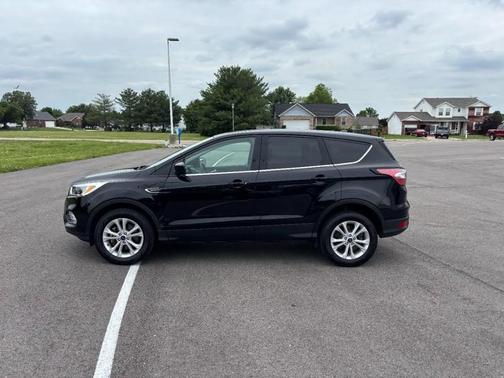 Ruby Red Metallic Tinted Clearcoat 2017 Ford Escape SE