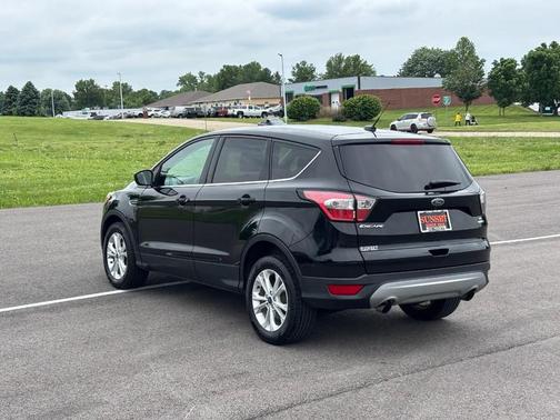 Ruby Red Metallic Tinted Clearcoat 2017 Ford Escape SE