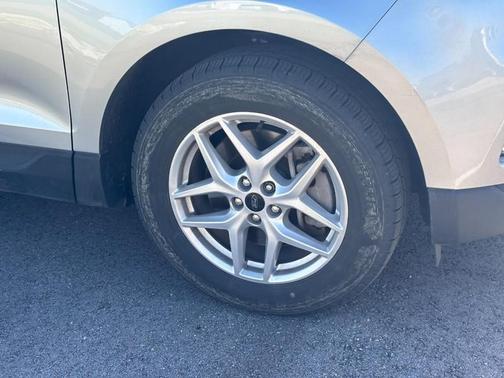Iconic Silver Metallic 2024 Ford Edge SEL