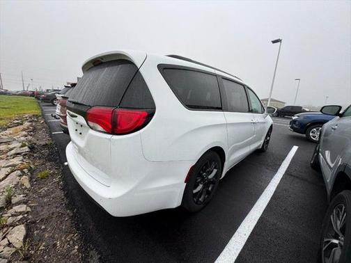 2018 Chrysler Pacifica Touring-L Plus
