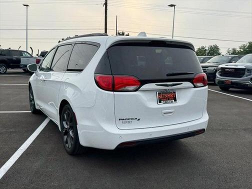 2018 Chrysler Pacifica Touring-L Plus