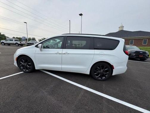 2018 Chrysler Pacifica Touring-L Plus