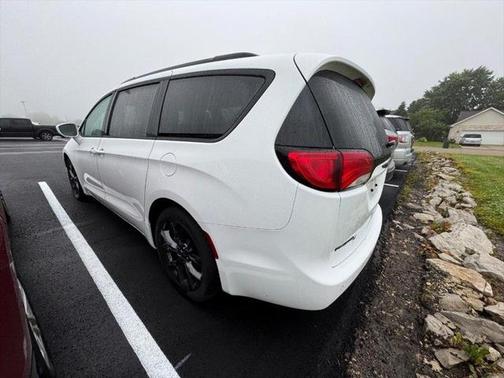 2018 Chrysler Pacifica Touring-L Plus