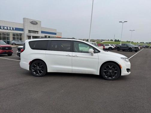 2018 Chrysler Pacifica Touring-L Plus