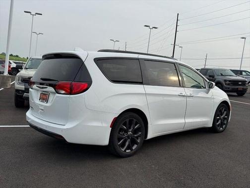 2018 Chrysler Pacifica Touring-L Plus