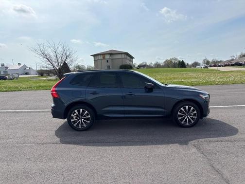 2024 Volvo XC60 B5 Core Dark Theme