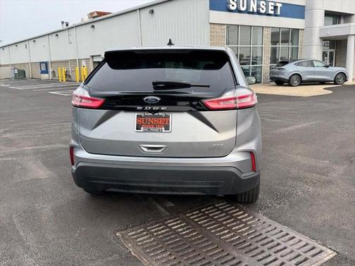 2022 Ford Edge SE