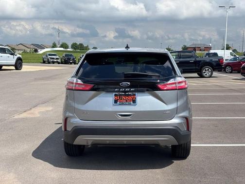 Iconic Silver Metallic 2024 Ford Edge SEL