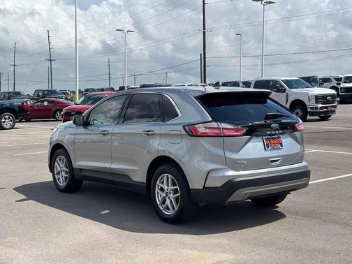 Iconic Silver Metallic 2024 Ford Edge SEL
