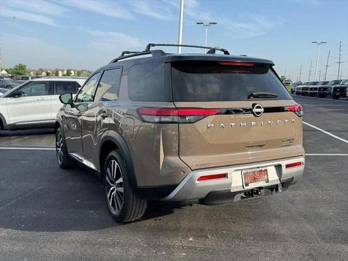 2023 Nissan Pathfinder Platinum 4WD