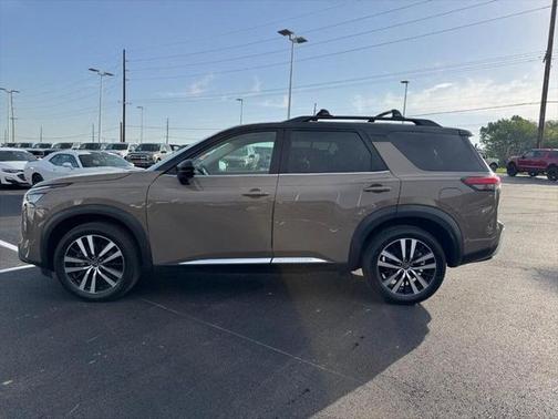 2023 Nissan Pathfinder Platinum 4WD