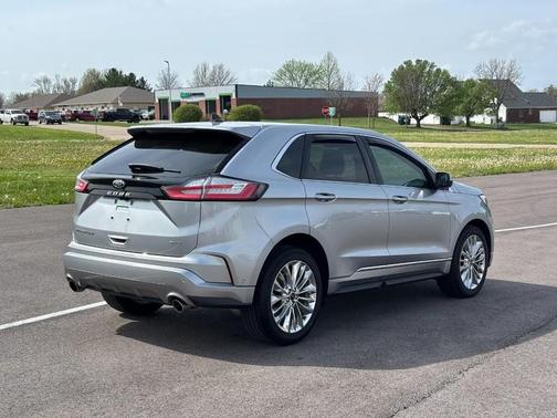 Iconic Silver Metallic 2021 Ford Edge Titanium