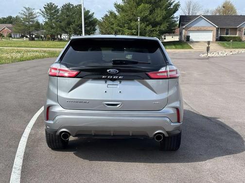Iconic Silver Metallic 2021 Ford Edge Titanium