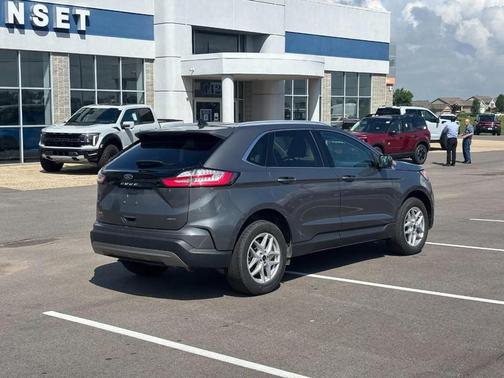 Carbonized Gray Metallic 2024 Ford Edge SEL
