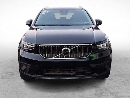 2025 Volvo XC40 Core