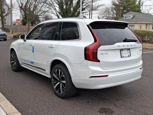 2025 Volvo XC90 B6 Core