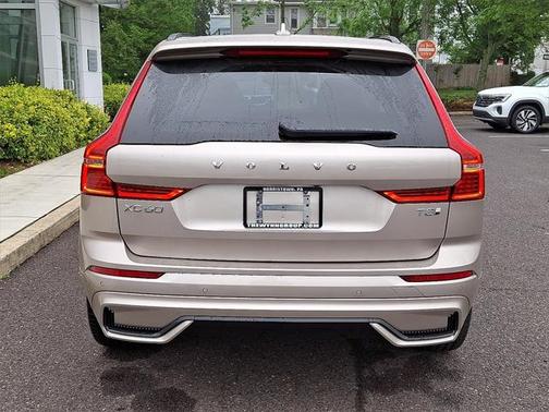 2025 Volvo XC60 Plug-In Hybrid T8 Plus