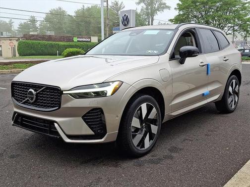 2025 Volvo XC60 Plug-In Hybrid T8 Plus