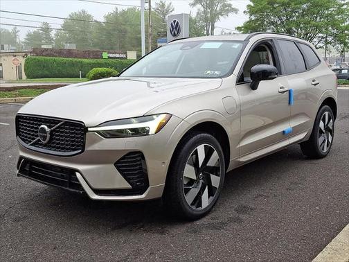 2025 Volvo XC60 Plug-In Hybrid T8 Plus
