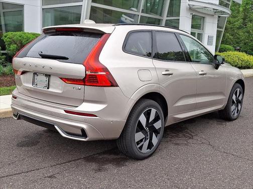 2025 Volvo XC60 Plug-In Hybrid T8 Plus