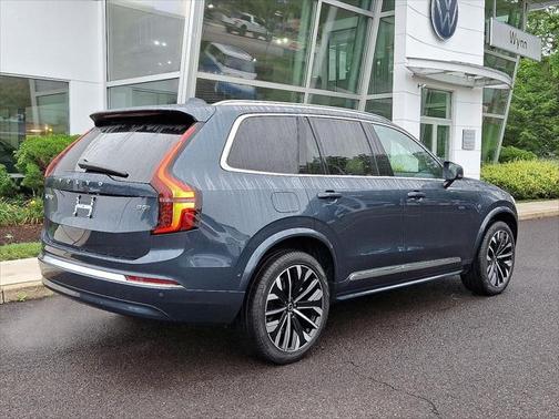 2025 Volvo XC90 B5 Plus 6-Seater