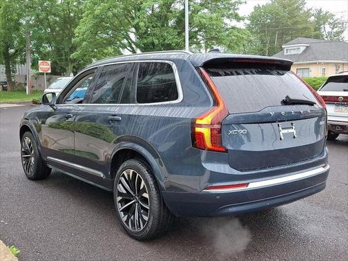 2025 Volvo XC90 B5 Plus 6-Seater