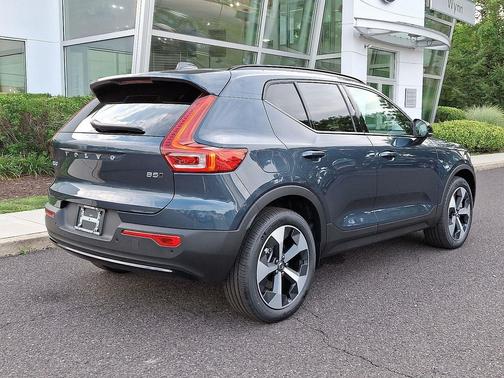 2026 Volvo XC40 B5 Plus