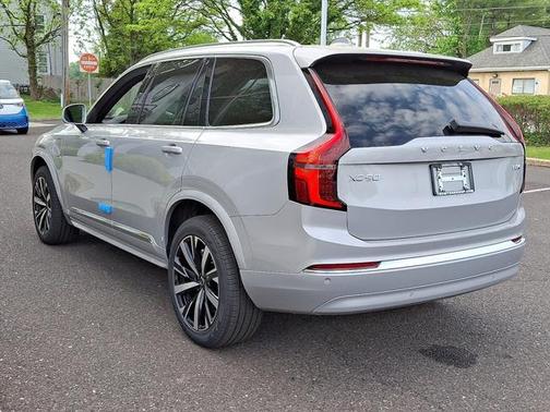 2025 Volvo XC90 Plug-In Hybrid T8 Core 7-Seater