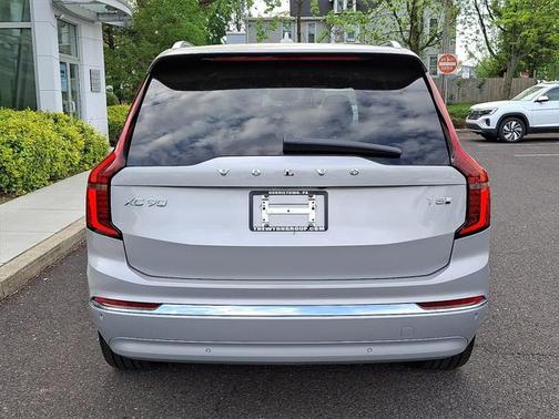 2025 Volvo XC90 Plug-In Hybrid T8 Core 7-Seater