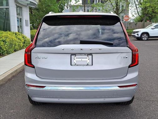 2025 Volvo XC90 Plug-In Hybrid T8 Core 7-Seater