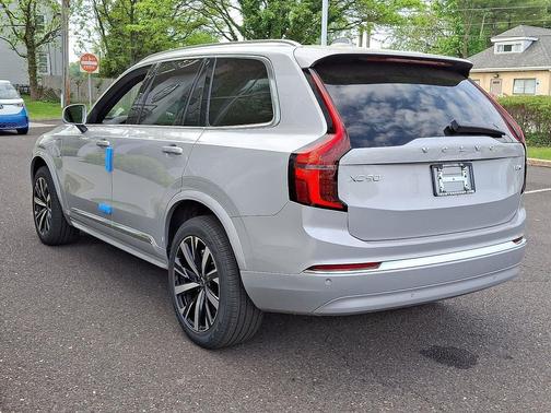 2025 Volvo XC90 Plug-In Hybrid T8 Core 7-Seater