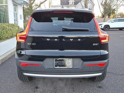 2025 Volvo XC40 B5 Ultra Bright Theme