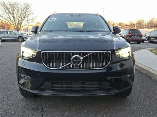 2025 Volvo XC40 B5 Ultra Bright Theme