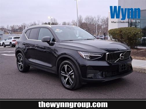 2025 Volvo XC40 B5 Core