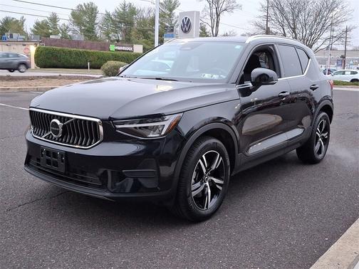 2025 Volvo XC40 B5 Core