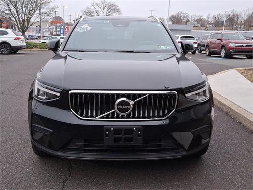 2025 Volvo XC40 B5 Core