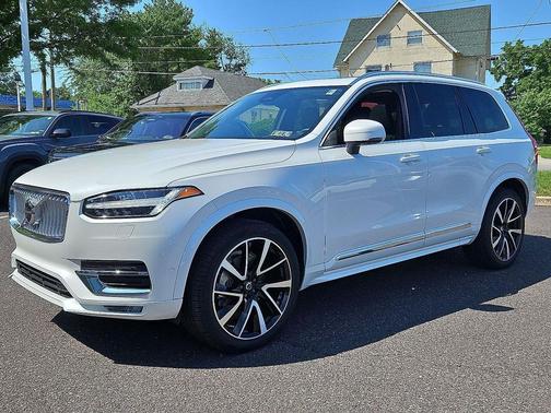 2025 Volvo XC90 B5 Plus