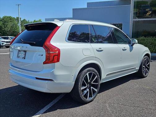 2025 Volvo XC90 B5 Plus