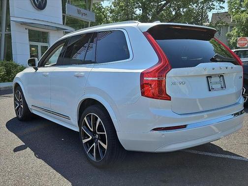 2025 Volvo XC90 B5 Plus