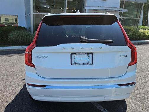 2025 Volvo XC90 B5 Plus